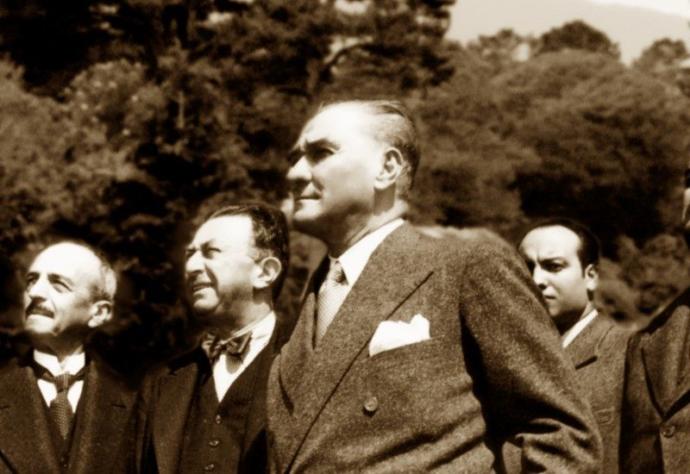 Atatürk'ü Neden Sevmeliyiz?