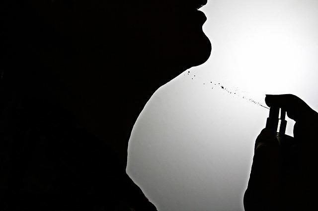 Aldatmak İçin Pusuda Bekleyen Erkeklerin Şüphe Uyandırıcı 5 Davranışı
