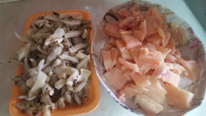 Tadı ve Kıvamı İle Harika: Beşamel Sosunda İstiridye Mantarlı Tavuk