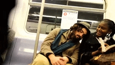 Metro Kullanmak Zorunda Kalanların Anlayabileceği 5 Komik Görüntü!