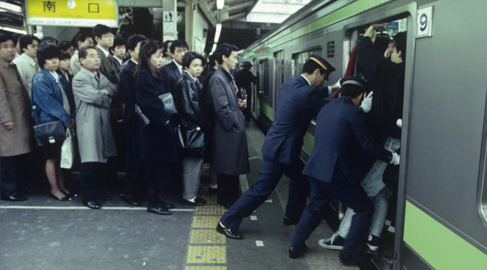 Metro Kullanmak Zorunda Kalanların Anlayabileceği 5 Komik Görüntü!