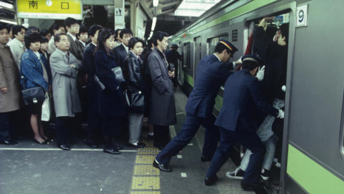 Metro Kullanmak Zorunda Kalanların Anlayabileceği 5 Komik Görüntü!