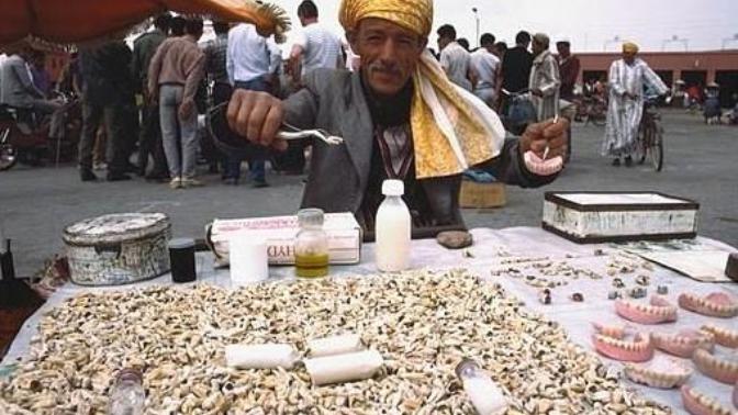 Dişiniz mi Ağrıyor? Hadi Gelin Şuradaki Seyyar Dişçide Çektirelim