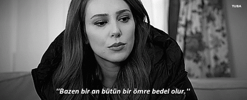 Kızların Vücut Dili ile Erkeklere Verdiği 8 Mesaj!