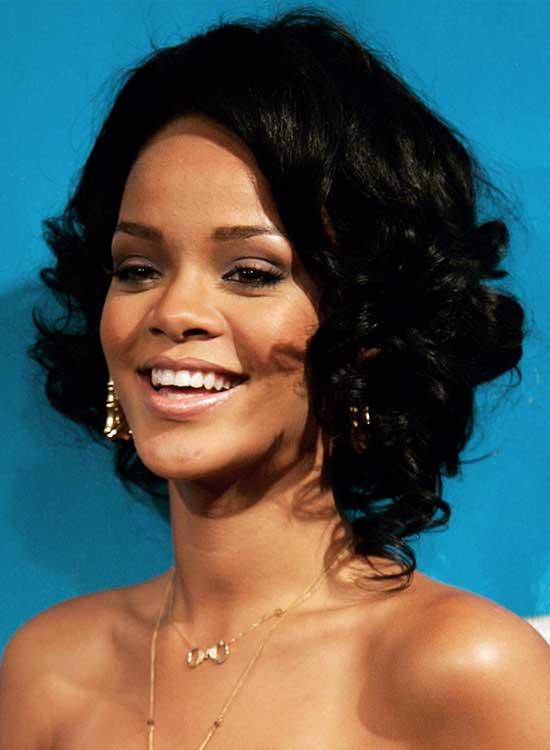 Rihanna'nın Geçmişten Günümüze Değişen Saç Modelleri