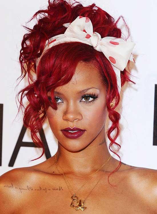 Rihanna'nın Geçmişten Günümüze Değişen Saç Modelleri