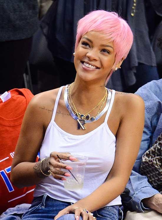 Rihanna'nın Geçmişten Günümüze Değişen Saç Modelleri