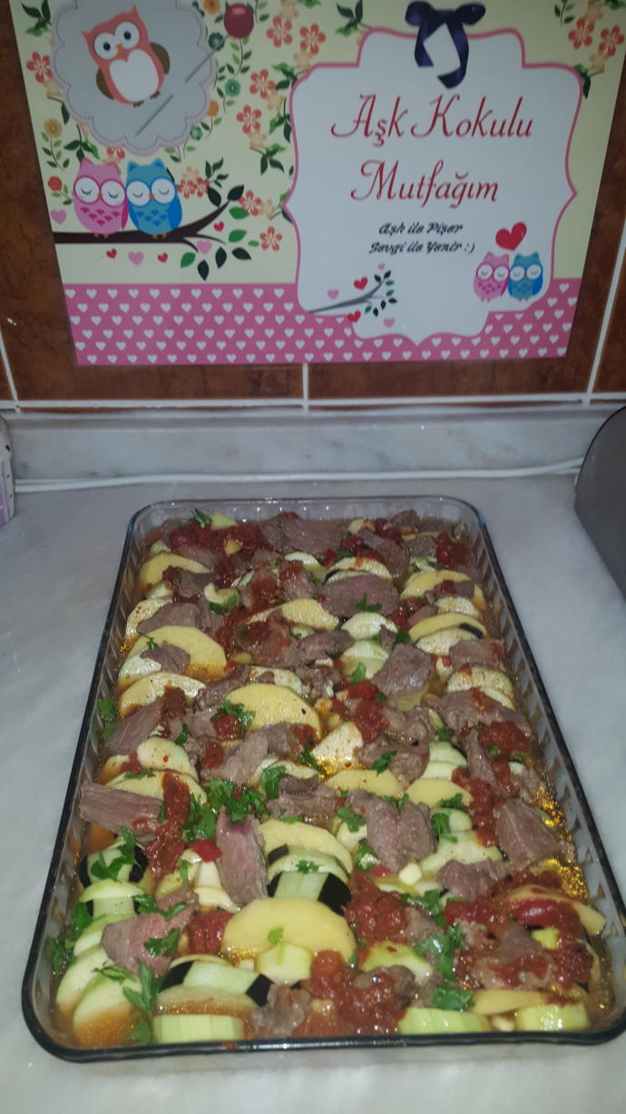 Tadı da Kendisi Kadar Güzel: Fırında Sebzeli Kebap