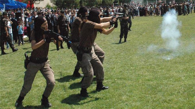Hey Sen Kadınsın, Sen Bunları Başaramazsın!