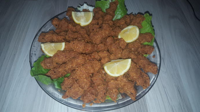 Taklitlerinden Sakının! Ev Yapımı Gerçek Çiğ Köfte