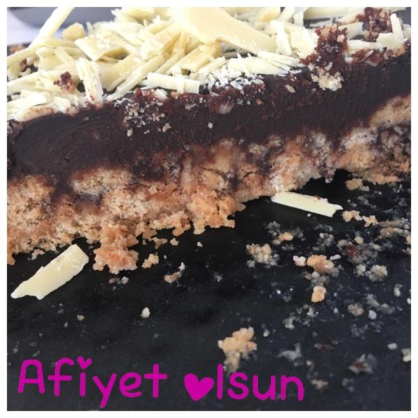 Kraliçe Lezzetini Elde Edin: Nefis Bir Dilim Pasta!
