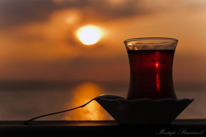 Gelin Bir Çay Demleyin, Sorunlarımız Uçuversin!