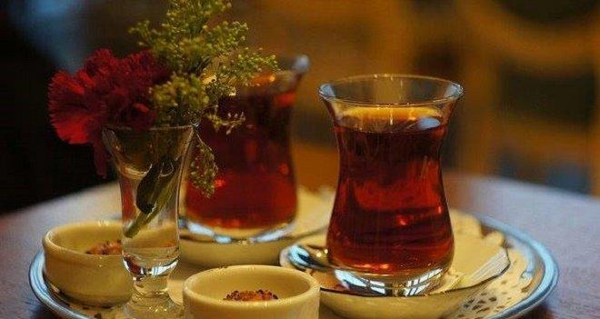 Gelin Bir Çay Demleyin, Sorunlarımız Uçuversin!