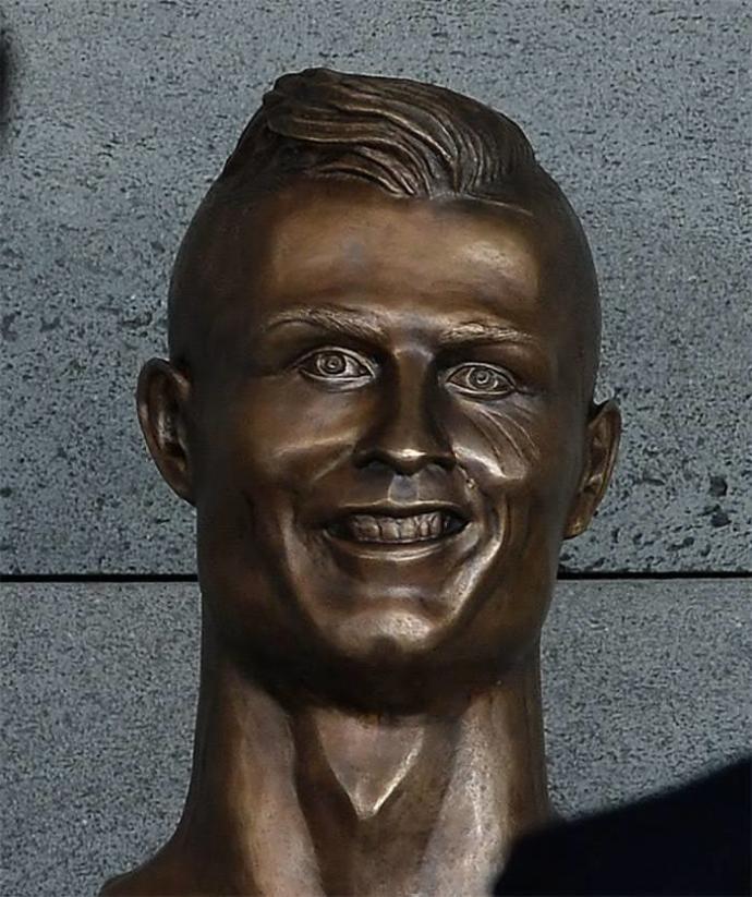 Cristiano Ronaldo İçin Yapılan 'Benzersiz' Büste İnternet Kullanıcıları Tarafından Verilen Doğaüstü Tepkiler