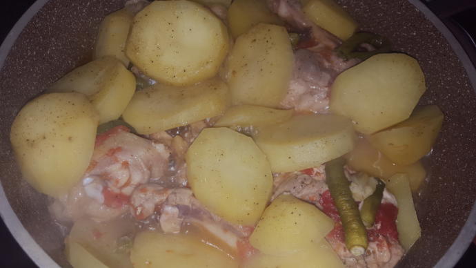 Patates ve Tavuğun Efsanevi Birleşimi: Patates Oturtma