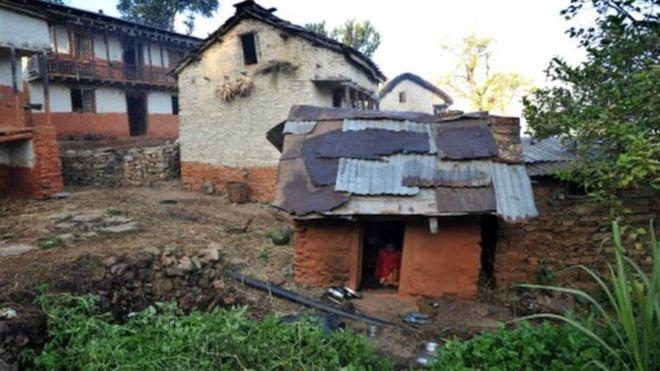 Nepal'de Regl Olan Kadınları Tecrit Ederek Doğal Felaketlerin Önüne Geçme İbadeti