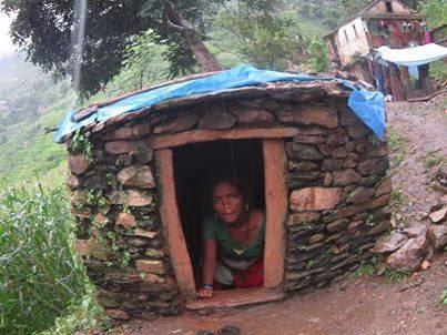 Nepal'de Regl Olan Kadınları Tecrit Ederek Doğal Felaketlerin Önüne Geçme İbadeti
