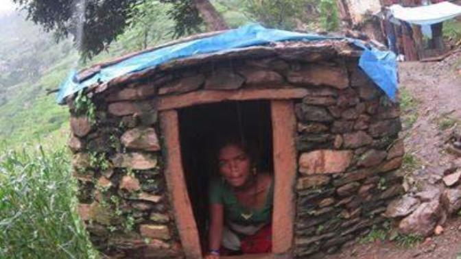 Nepal'de Regl Olan Kadınları Tecrit Ederek Doğal Felaketlerin Önüne Geçme İbadeti
