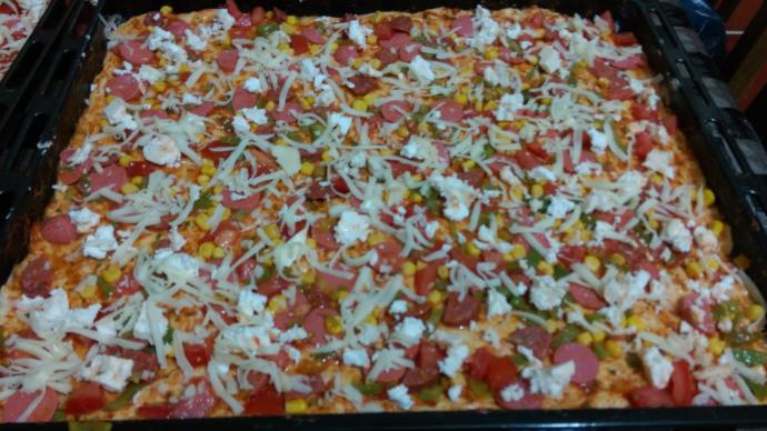 Ev Yapımı Bol Kepçe Pizza Tarifi