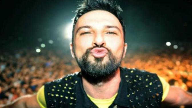 Tarkan Şarkılarını Vücudunun Hangi Organlarıyla Söylüyor?