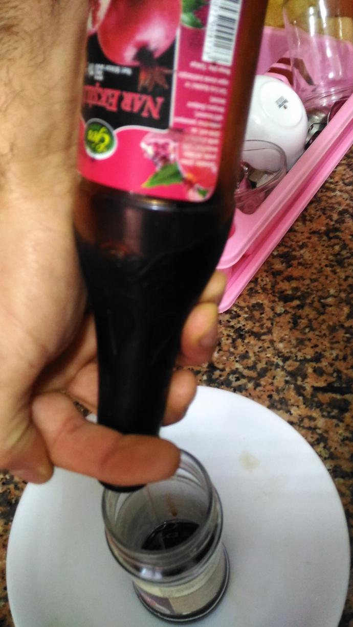 Erkekler de Pasta Yapabilir! Nar Ekşili Pasta Tarifi