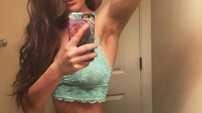 Doğal Bir Güzellik Yaratmak İçin Bir Yıl Boyunca Tüylerini Almayan Fitness Blogger'ı