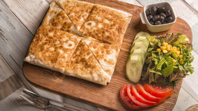 Çay Saatlerinin Vazgeçilmezi Gözleme Nasıl Yapılır?