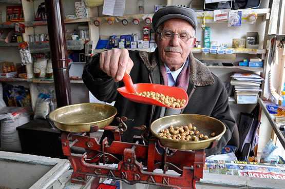 İbret Dolu 83 Yıllık Bir Hayat: Bakkal Amca