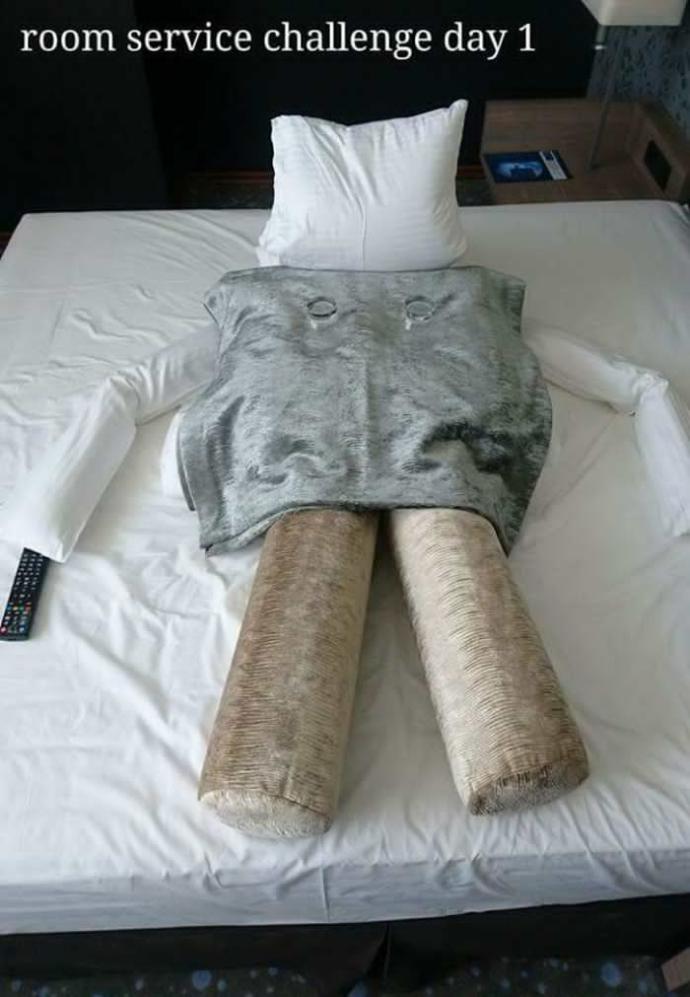 Oda Temizlikçisinin, Canı Sıkılan Otel Müşterisi ile İmtihanı