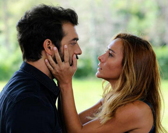 Aşkları İle İmkansızı Barındıran 5 Efsane Dizi Çifti!