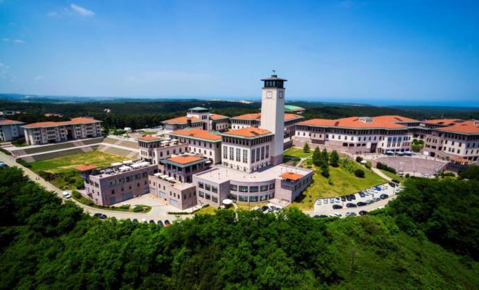 Vakıf Üniversitesi Tercih Edecekler İçin Türkiye'nin En İyi İlk 10 Vakıf Üniversitesi