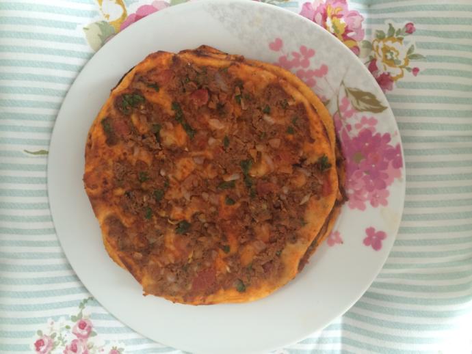 Sofraların Vazgeçilmez Lezzeti Lahmacun Tarifi!