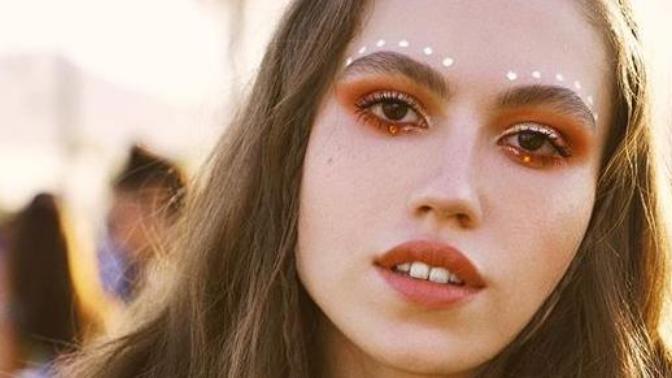 Coachella 2017 Müzik Festivaline Katılan Türk Güzellerinin Dikkat Çeken Makyaj Detayları!