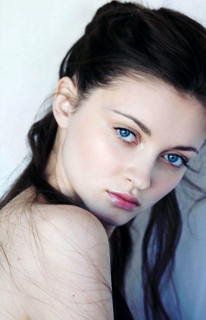 Leone nude petite dark haired sucking nude redhead