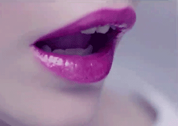Bu Yazın Modası Parlak Rujlar: İşte Dudaklarınızı Yıldız Gibi Parlatacak Lip Glosslar!