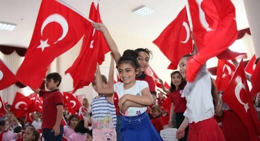 Türklük Günü'nde "Ne Mutlu Türk'üm" Diyene!