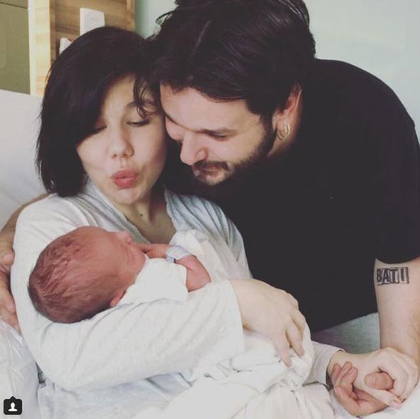 Güldüren Yazar Pucca'nın Annelikle İmtihanı!