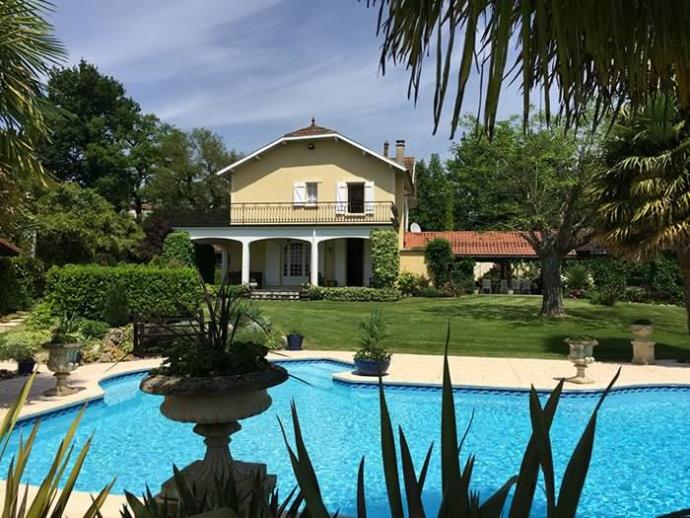 Sevimli Hayvanlara Bakıcılık Yaparak Lüks Villalarda Tatil Yapmaya Ne Dersiniz?