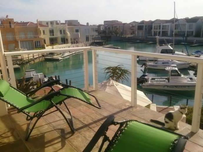 Sevimli Hayvanlara Bakıcılık Yaparak Lüks Villalarda Tatil Yapmaya Ne Dersiniz?