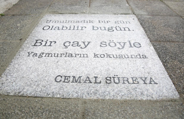 Cemal Süreya'da Tomris'e Bir Aşkın Sonbaharında Kırık Kalbin Dizeleri