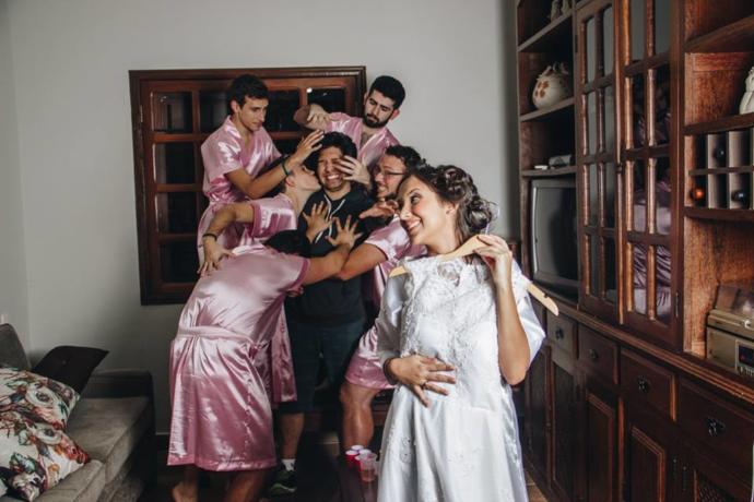 Anormal Bir Düğün Hikayesi: Mühendis Gelin ve Erkek Nedimeler