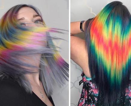 Gotik Tarzı Güncellendi! Yeni İnstagram Trendi: Parlak Renkte Saçlar!