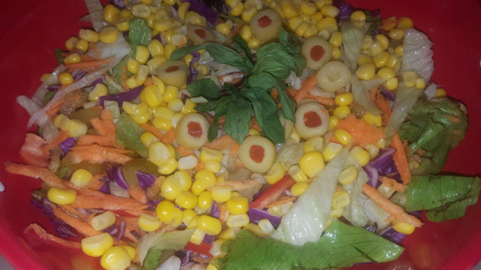 Restoran Usulü Süslü Salata Tarifi