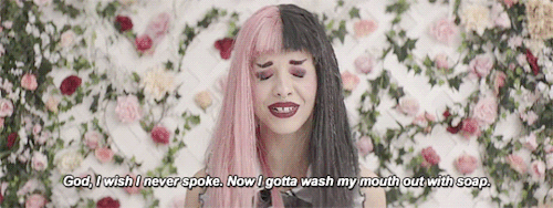 Melanie Martinez'in En Anlamlı Şarkı Sözleri!