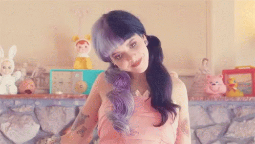 Melanie Martinez'in En Anlamlı Şarkı Sözleri!