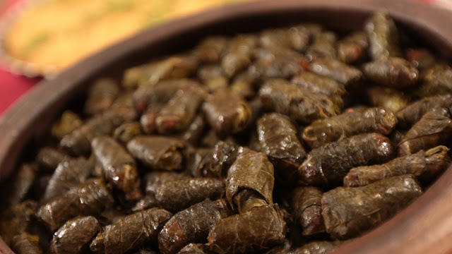 İftarda Ne Yiyelim: Güveçte Etli Yaprak Sarması