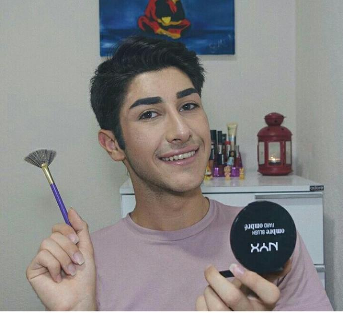 "Erkek Adam Makyaj Yapmaz" Tezini Çürüterek Kadınlara Taş Çıkartan Türk Makyaj Youtuberları!