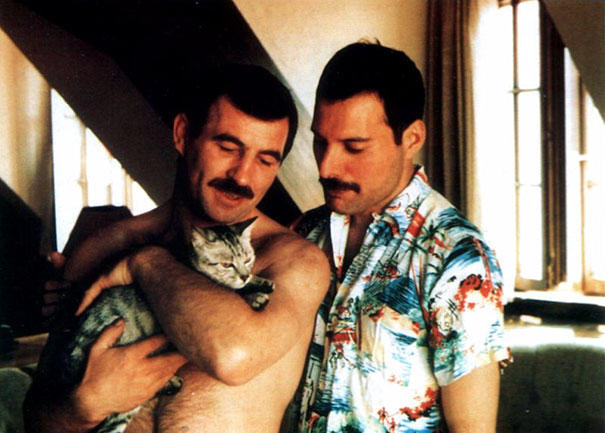 Aykırı Kişiliği ile Gönüllere Kazınan Freddy Mercury ve Sevgilisinin Bilinmeyen Yönlerini Ortaya Çıkaran Fotoğrafları