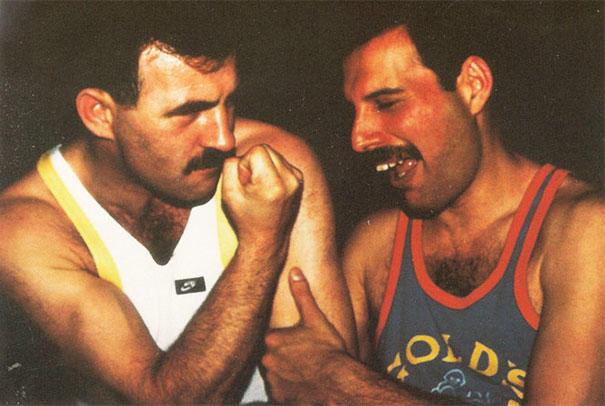 Aykırı Kişiliği ile Gönüllere Kazınan Freddy Mercury ve Sevgilisinin Bilinmeyen Yönlerini Ortaya Çıkaran Fotoğrafları