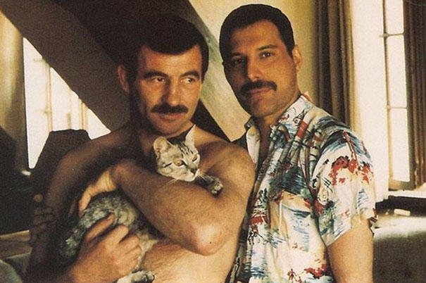 Aykırı Kişiliği ile Gönüllere Kazınan Freddy Mercury ve Sevgilisinin Bilinmeyen Yönlerini Ortaya Çıkaran Fotoğrafları